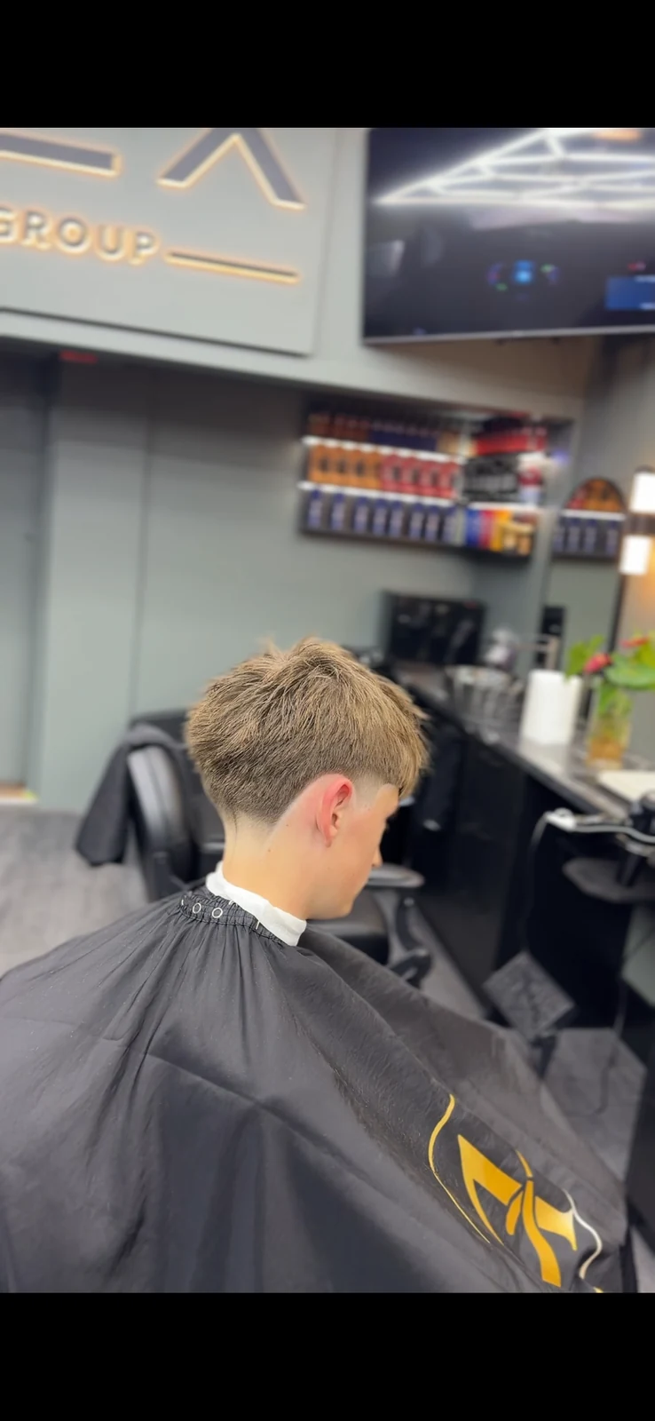 Apex haircut — natural texture